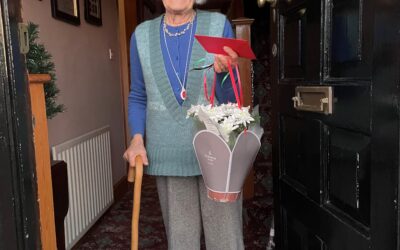 Volunteers deliver early Christmas cheer